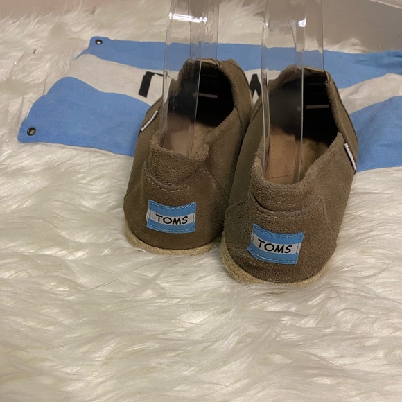 TOMS Shoes - Picture 2 of 7